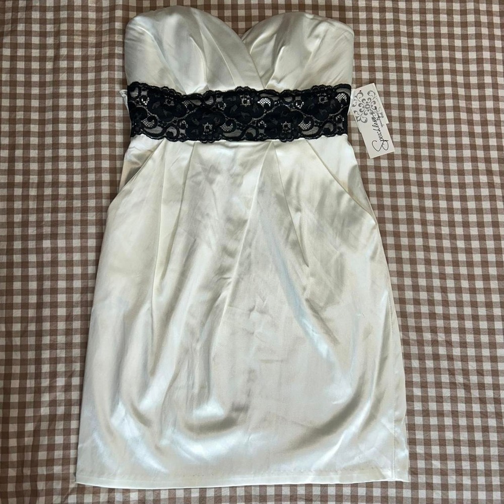 2000s Y2K white strapless mini dress